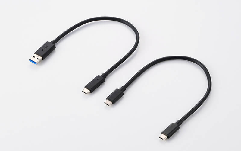 USB Type-Cポート用とUSB-Aポート用の2本のUSBケーブルが付属