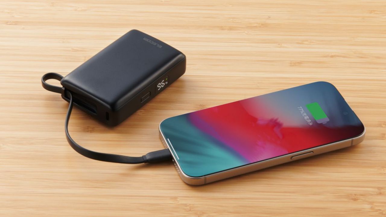 ケーブルの持ち運び不要！ケーブル一体型モバイルバッテリー