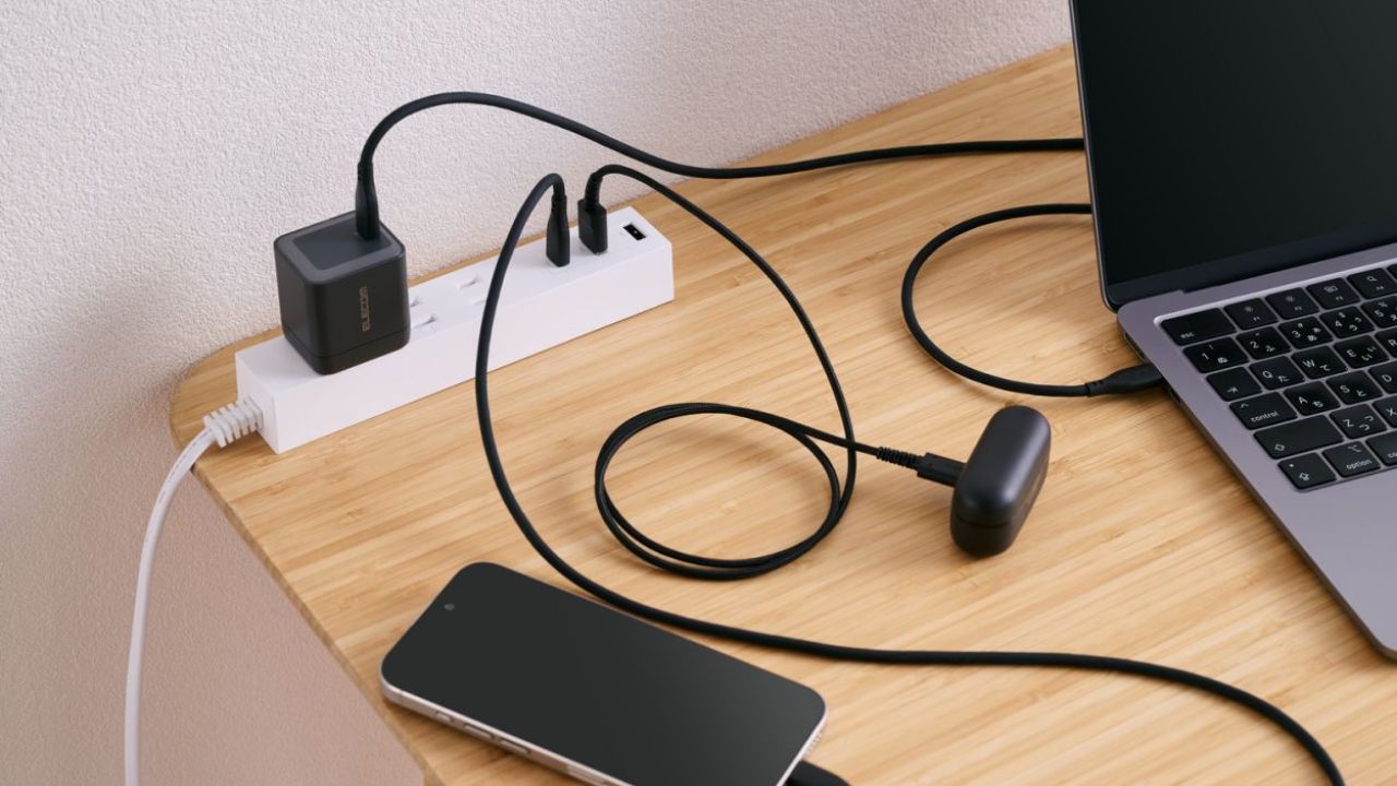 スマートフォンのACアダプター不要!ACタップとUSBポートが一体になった、コード付きUSBタップ