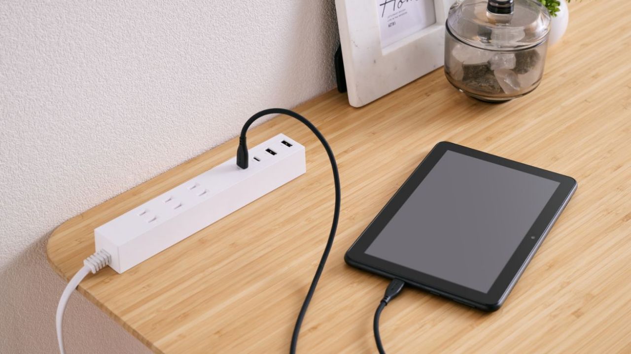 スマートフォンのACアダプター不要!ACタップとUSBポートが一体になった、コード付きUSBタップ