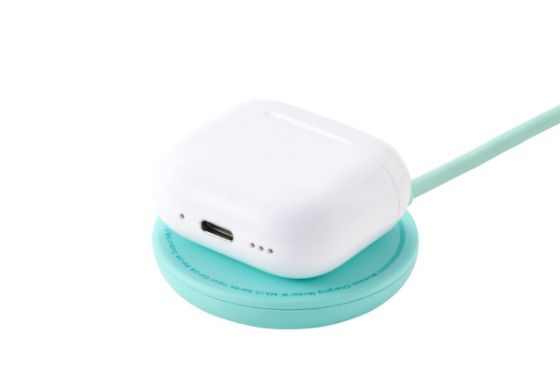 マグネットでピタッとくっつく!Qi(チー)2規格対応のワイヤレス充電器