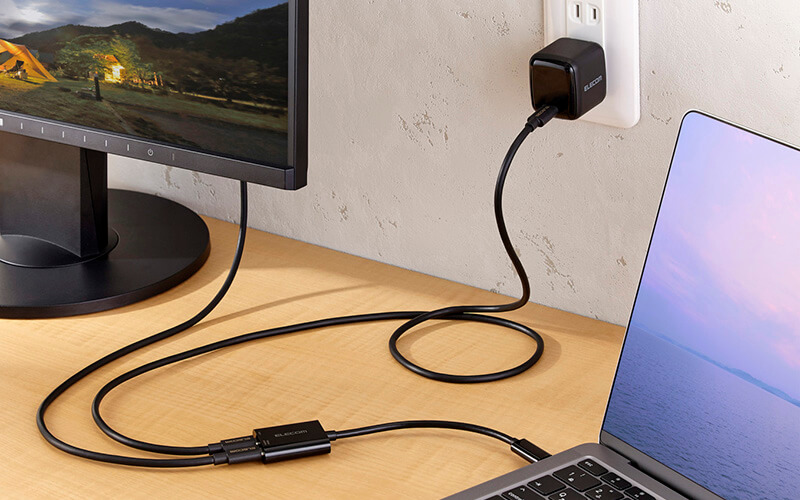ディスプレイに映像を表示しながらパソコンなどの充電が可能。長時間の使用も安心