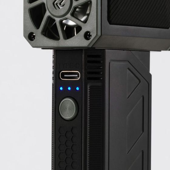 超コンパクト設計で大きめのポケットにも収まる!ハイパワー噴射の電動エアダスター(AD-ALB03BK)