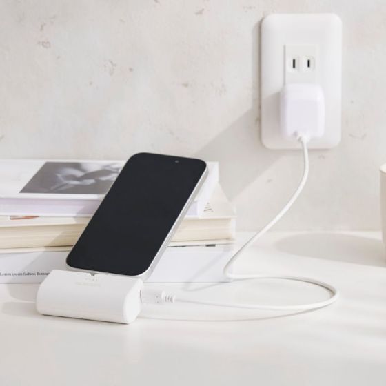 USB Type-C™(USB-C™)ポート搭載のスマートフォンやタブレットに!折り畳み式直挿しモバイルバッテリー(DE-C57L-5000)