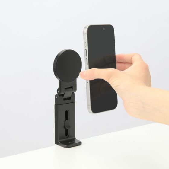 磁力で簡単にスマートフォンの着脱ができる、マグネットタイプ