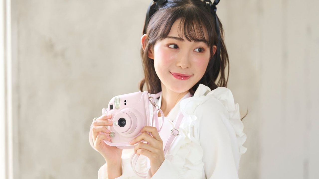 クリア素材で本体カラーが見えて可愛い!Instax mini 12(チェキ)専用カメラケース
