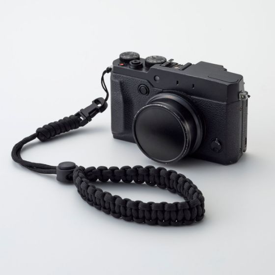 カメラの落下を防止!コンパクトタイプのカメラに使えるハンドストラップ