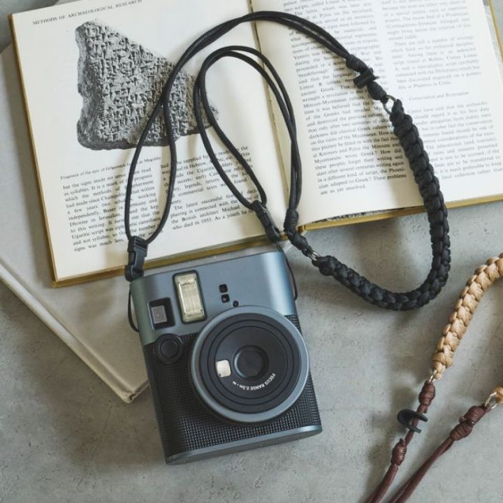 首掛け、肩掛け、たすき掛けの3WAY仕様!コンパクトタイプのカメラに使えるネックストラップ