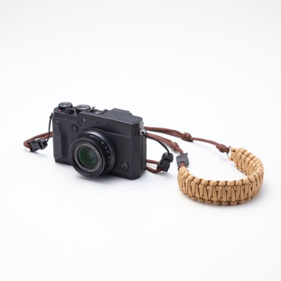 首掛け、肩掛け、たすき掛けの3WAY仕様!コンパクトタイプのカメラに使えるネックストラップ