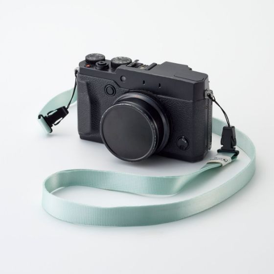 首掛け、肩掛け、たすき掛けの3WAY仕様!コンパクトタイプのカメラに使えるネックストラップ