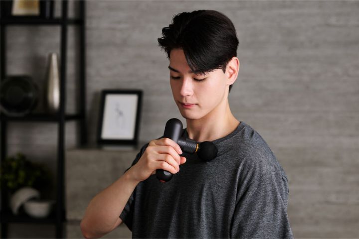 程よい重量感と強い刺激で狙った箇所を正確にケアできる!ECLER リフレッシュガン/ヘビーモデル