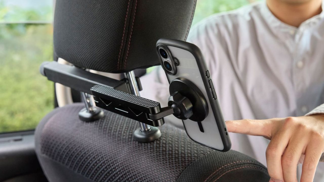 ヘッドレストポールに取り付け、後部座席での動画視聴に便利!スマートフォンホルダー(後部座席タイプ)