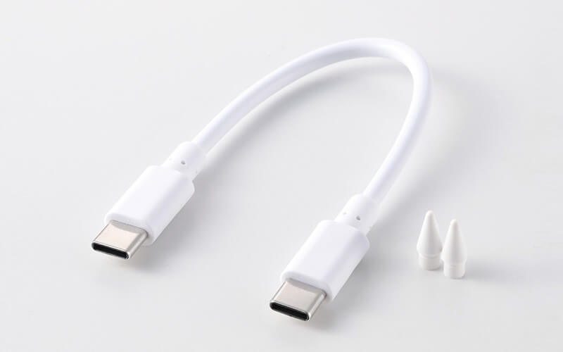 USB Type-Cの充電ケーブルと交換用ペン先2個が付属