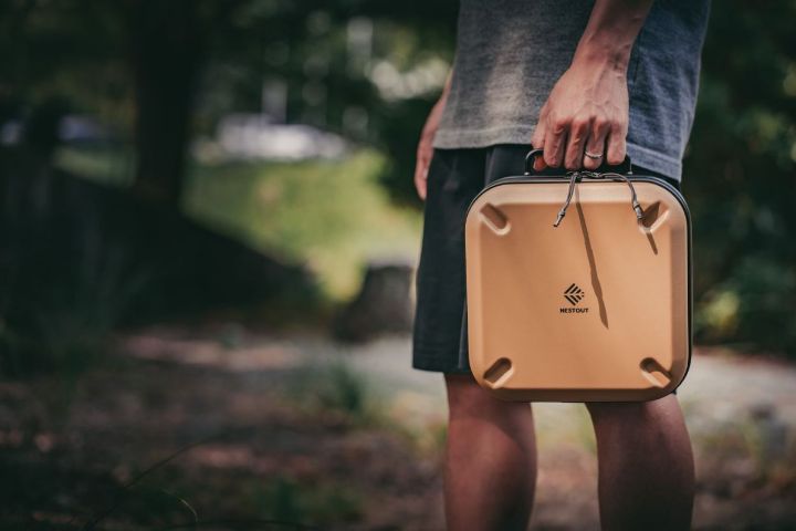 ハンドル付きで、スムーズな持ち上げを実現