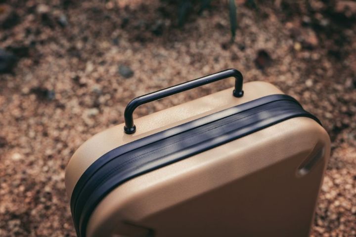 ハンドル付きで、スムーズな持ち上げを実現