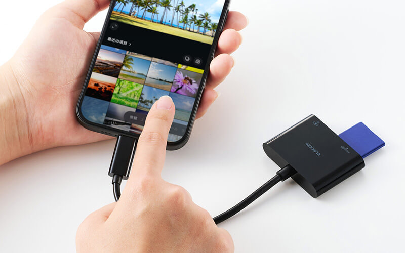2つのカードスロットに加え、USB Power Delivery 対応の充電専用ポートを装備