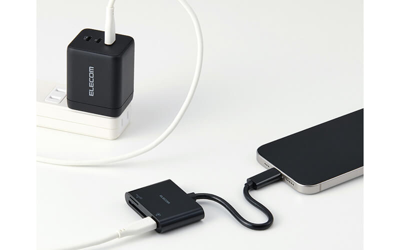 USB Power Deliveryに対応し、データ転送しながらスマートフォンなどの高速充電が可能