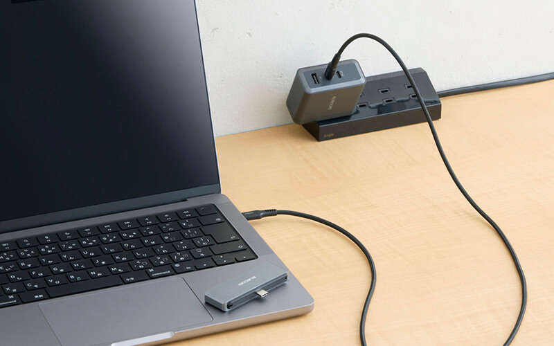 USB Power Delivery EPR対応により、最大240W(48V/5A)の大電力で、対応機器に給電・充電が可能