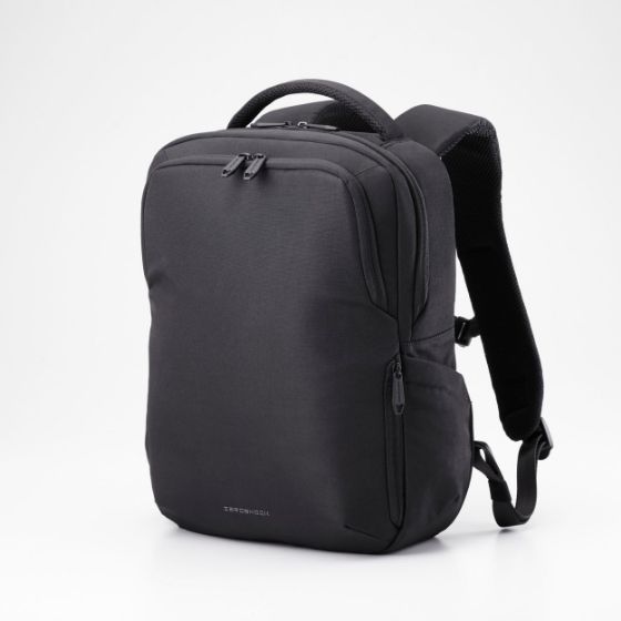 よく使う小物の収納に便利なクイックアクセスポケット付き!"ZEROSHOCK"バックパック