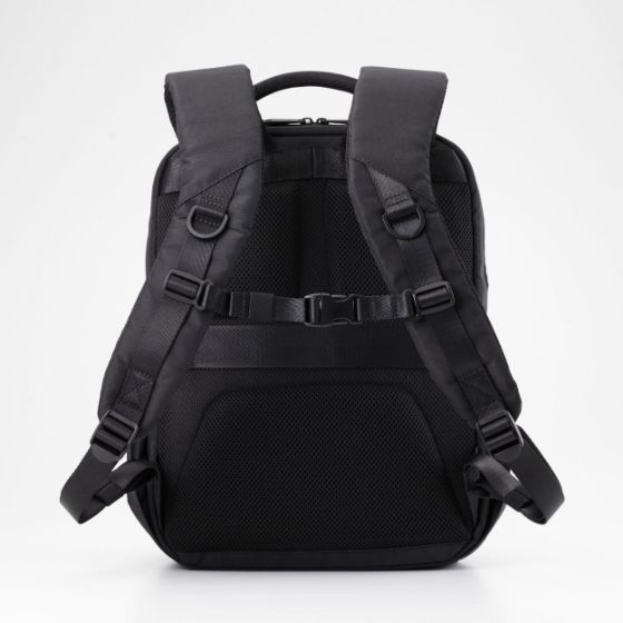 よく使う小物の収納に便利なクイックアクセスポケット付き!"ZEROSHOCK"バックパック