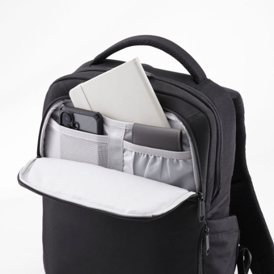 よく使う小物の収納に便利なクイックアクセスポケット付き!"ZEROSHOCK"バックパック