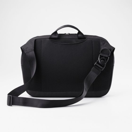 貴重品の収納に便利な隠しポケット付き!"ZEROSHOCK"メッセンジャーバッグ