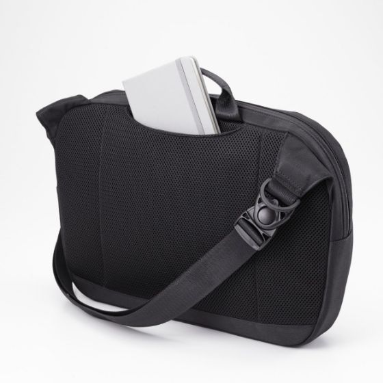 貴重品の収納に便利な隠しポケット付き!"ZEROSHOCK"メッセンジャーバッグ