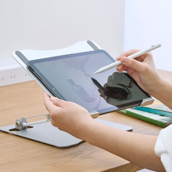 最適な高さ・角度に無段階調整できる 折り畳み式ノートパソコンスタンド