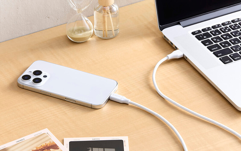 スマートフォンなど最大15Wでの充電に対応