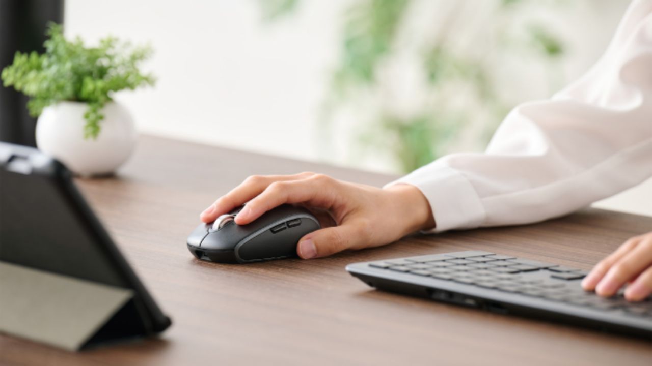 スクロール疲れゼロへ 快適操作を支える多機能ボタン設計