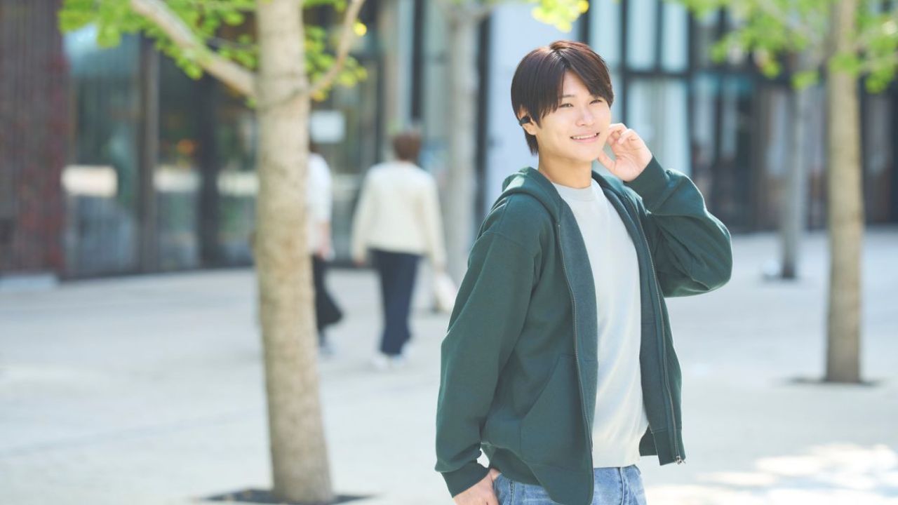 耳への負担感が少ないイヤーカフ形状で、軽やかな着け心地を実現!