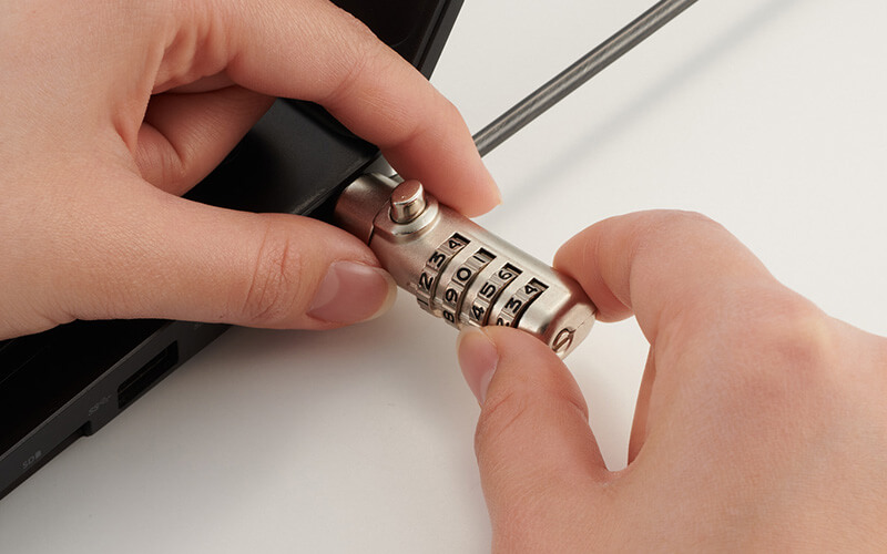 キーを紛失する心配がない4桁のダイヤルロックを採用