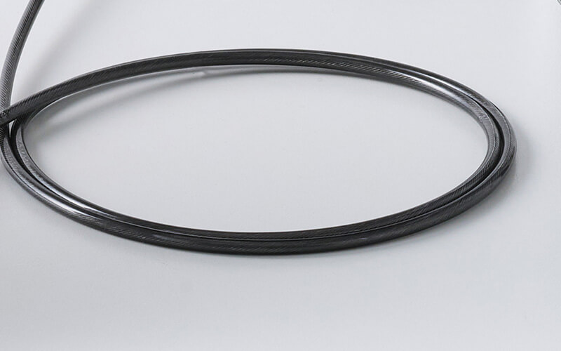 ワイヤーにはコーティングを施し、デスクなどを傷つけない