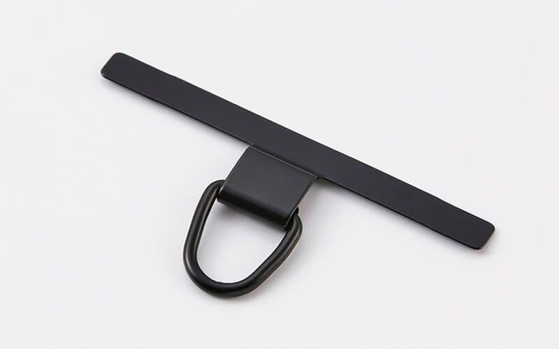 耐久性の高いステンレス製の薄型ストラップホールシート