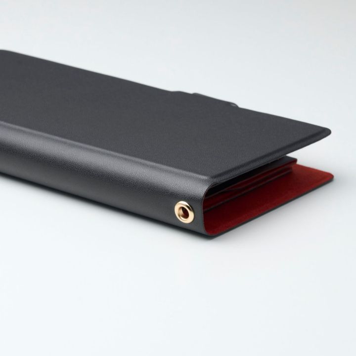 驚くほど薄くて軽い!本体の薄さや軽さを損なわない、薄型・軽量タイプ