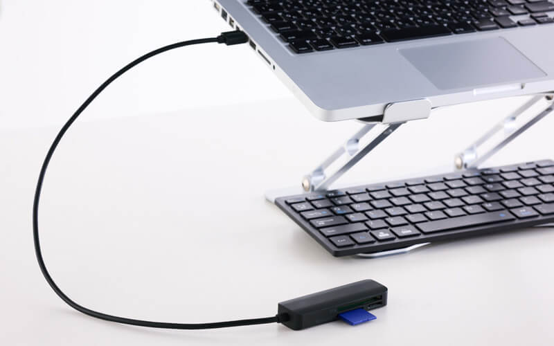 ケーブル長は約50cmで取り回しが簡単