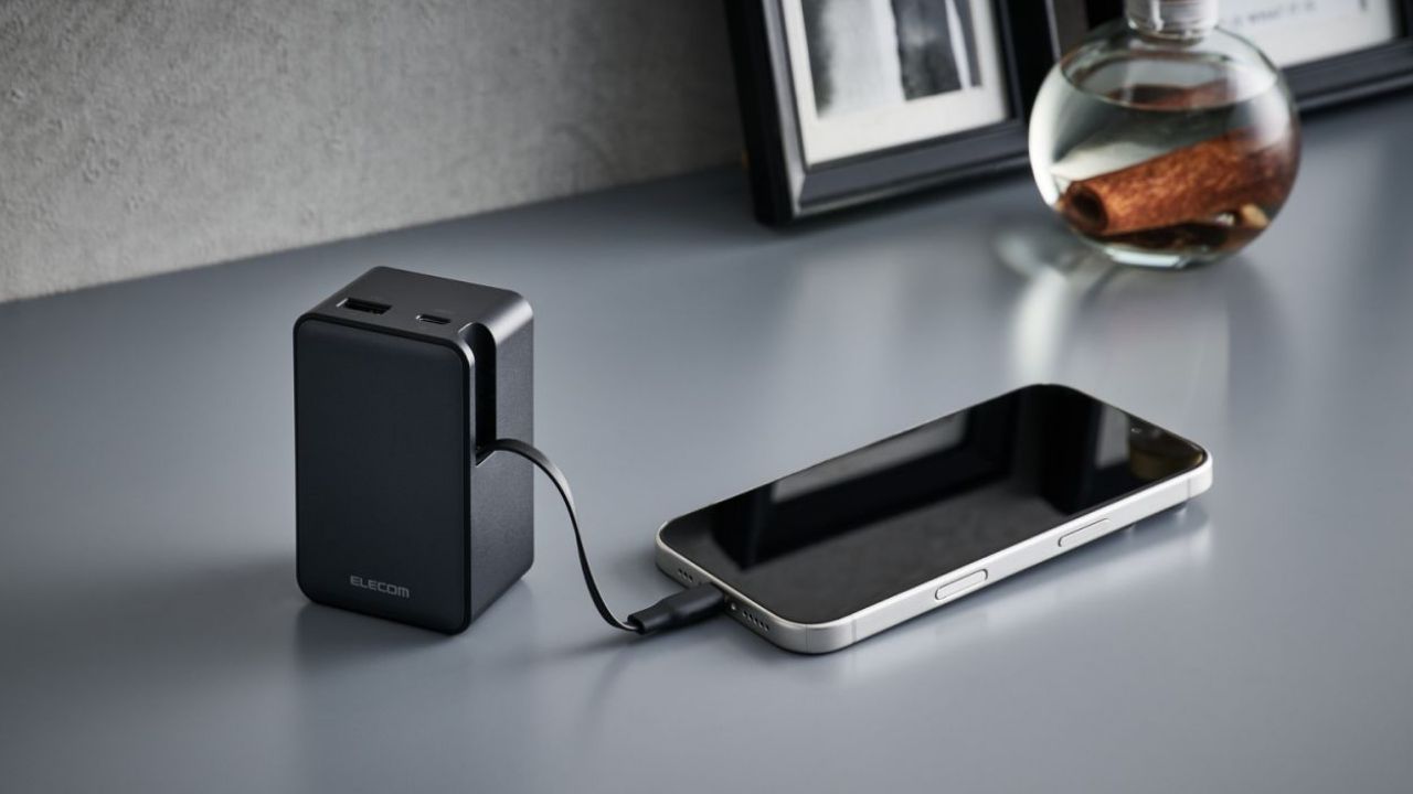 ケーブル長 約62cm!必要な分だけスッと引き出して、スマートに充電可能