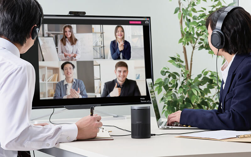 ヘッドセットを使って周囲に聞かれずに通話が可能(ヘッドセットは2台まで接続可能)