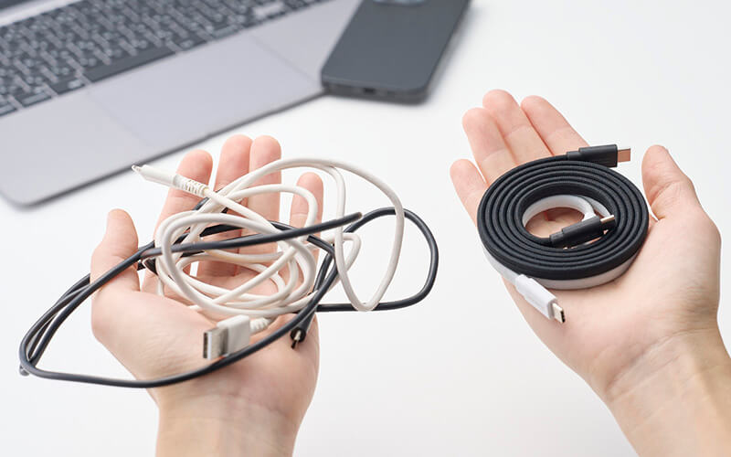 煩雑になりがちなケーブルが、こんなに小さくきれいにくるっとまとまる！