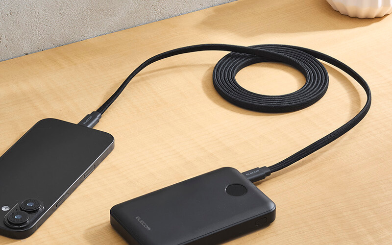 薄型フラットに加え、外皮は高耐久のナイロンメッシュを採用