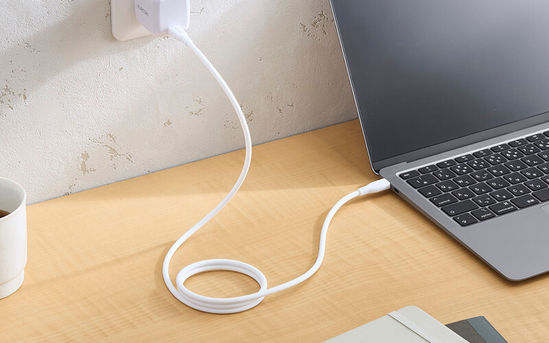 シリコン素材を採用し、絡みにくく取り回しがしやすい