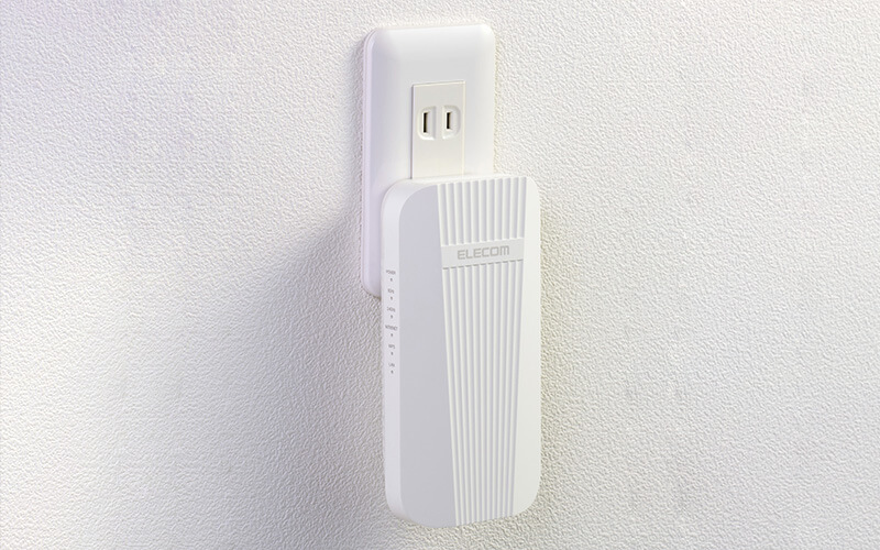 壁面のコンセント直挿しタイプのWi-Fi中継器