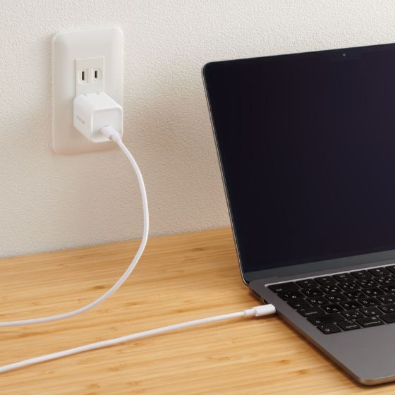 最大45W出力で、スマホからノートパソコンまで幅広く高速充電!