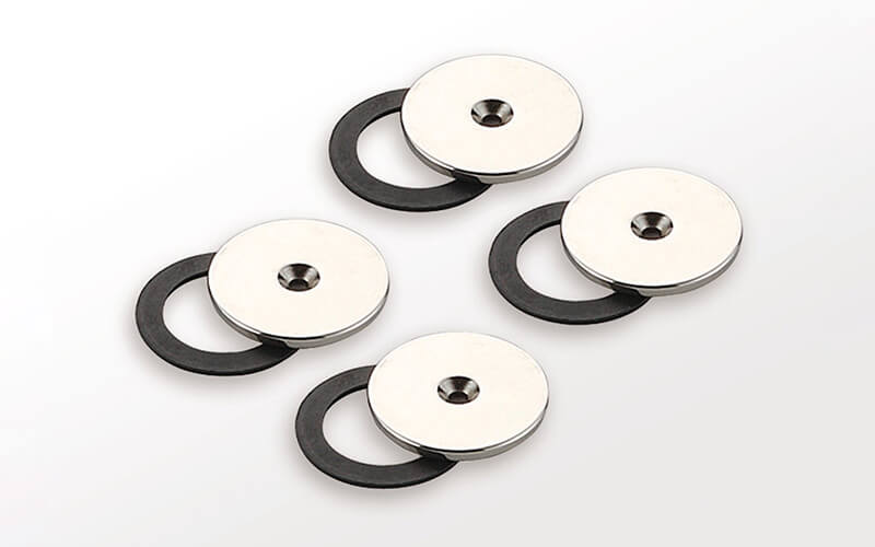 2.5Gモデルは別売のオプションで、金属面への設置も可能