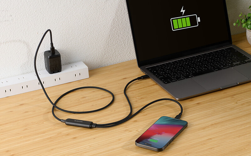 USB Power Deliveryに対応し、スマートフォンと同時に対応パソコンの充電も可能