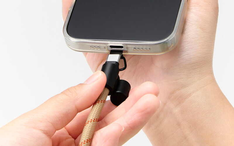 キャップを外せば、USB Type-C仕様の充電ケーブルに早変わり