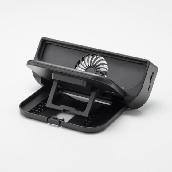 縦置き＋横置き（4段階角度調節）対応で、場所を選ばず設置可能