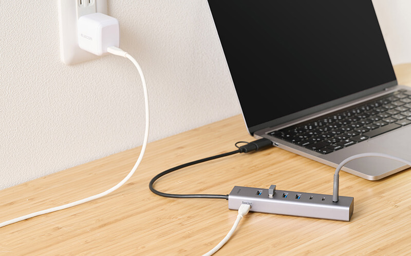 AC充電器から電源を供給することでセルフパワーにも対応