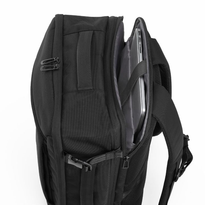 スリムで快適な背負い心地