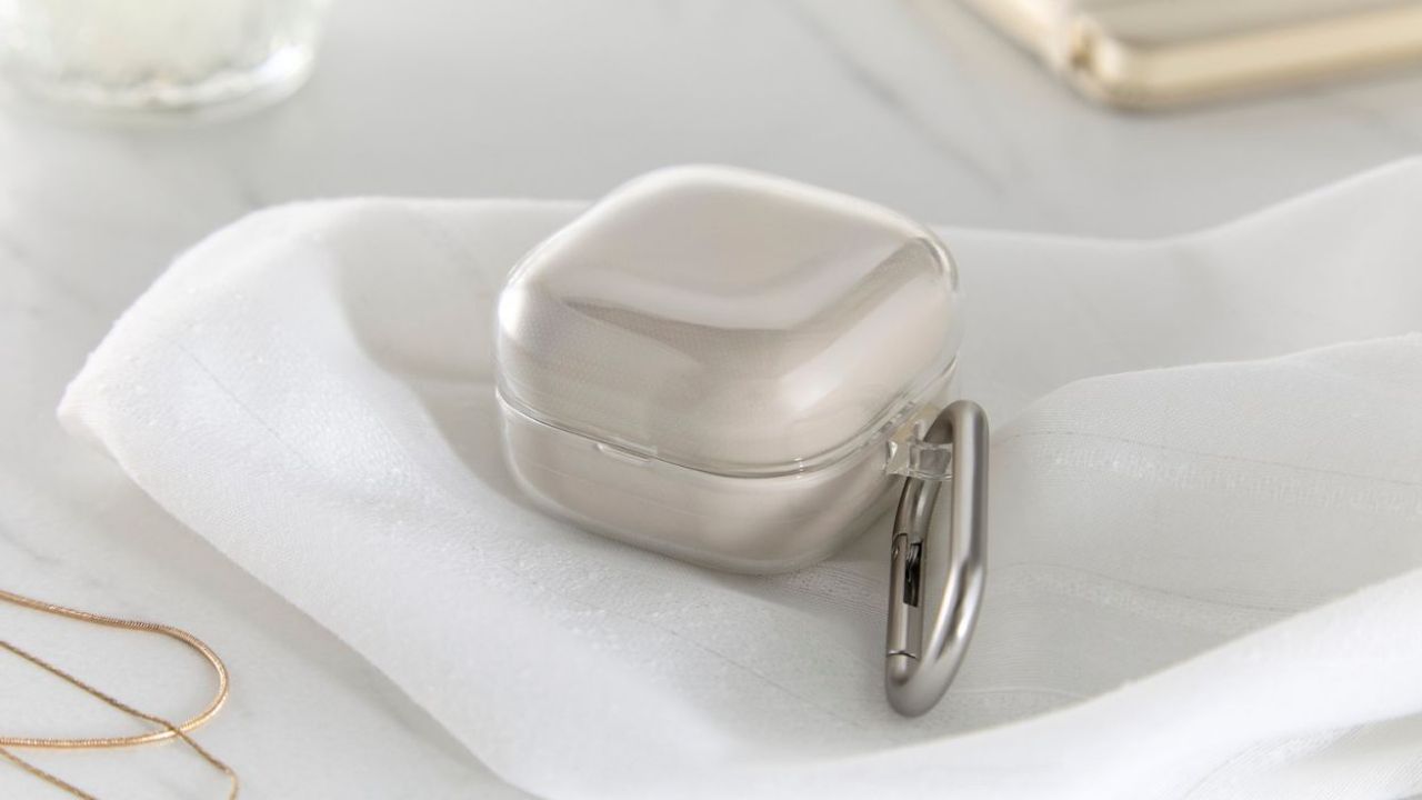 しなやかで衝撃に強く、透明感のある本体デザインのクリアソフトケース